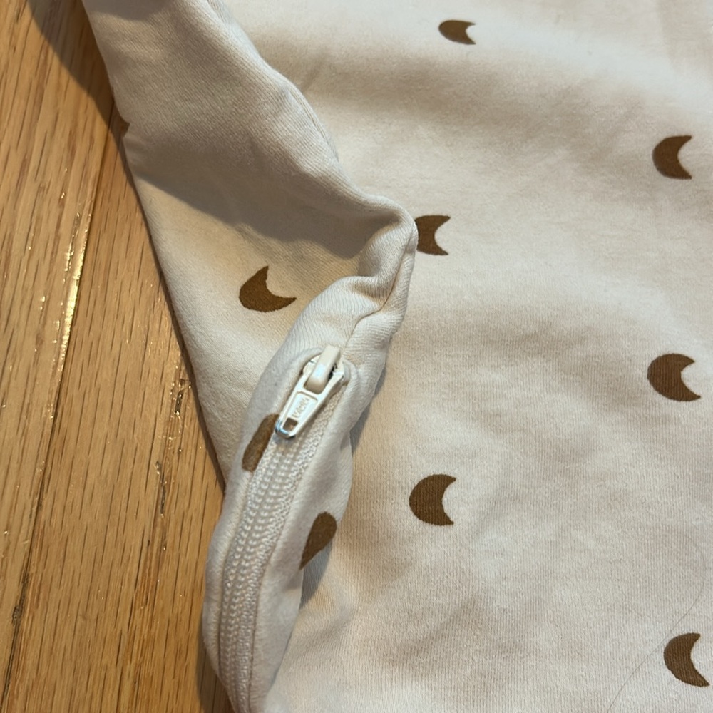 Quincy Mae Cream Sleep Sack with Brown Moon 0-6 months - Picture 5 of 7